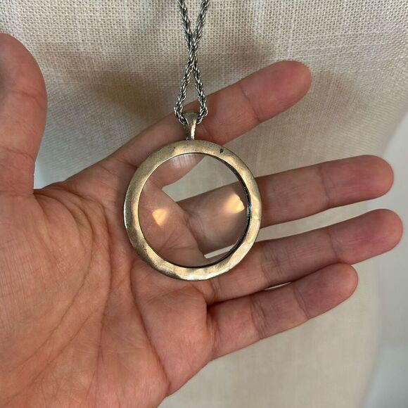 Magnifying Portable Pocket Reading Loupe Necklace Silver Toned - Picture 4 of 9